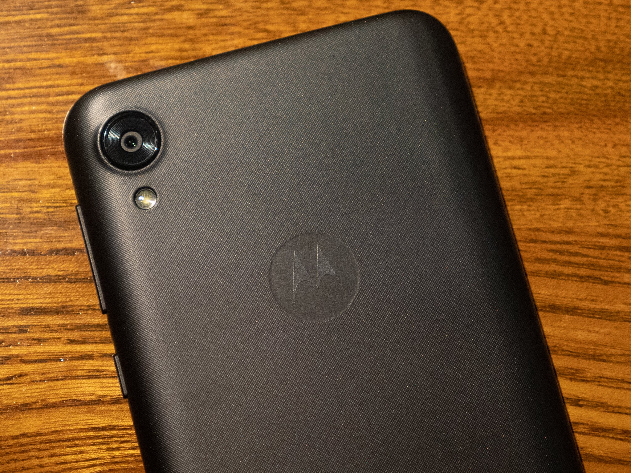Moto E6 unveiled with Snapdragon 435 and removable 3000mAh